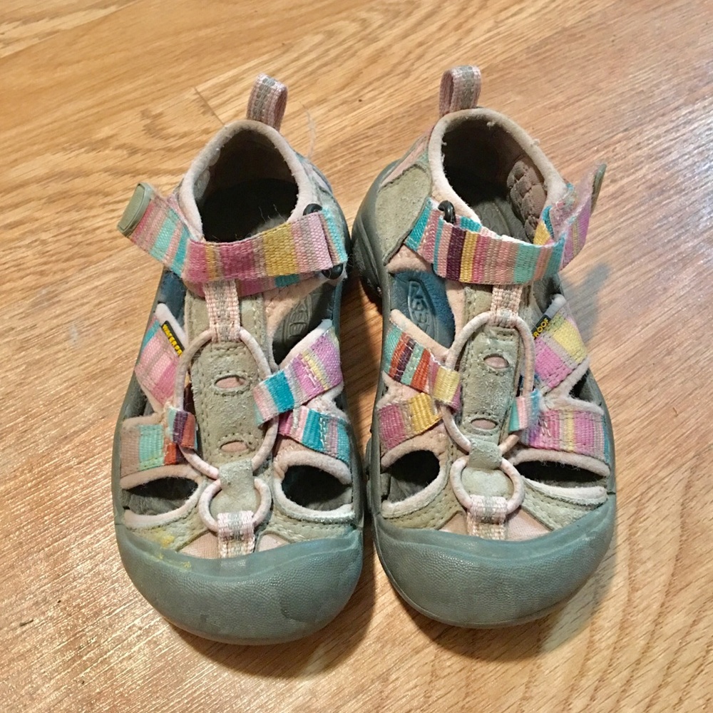 Keen//Toddler hiking sandals